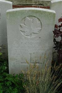 Canada Cemetery Tilloy Les Cambrai - Bishop, R